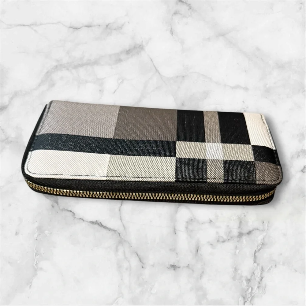NWT Black White Plaid Zip Around Wallet Checkered Print Organizer 7.5” x 4”